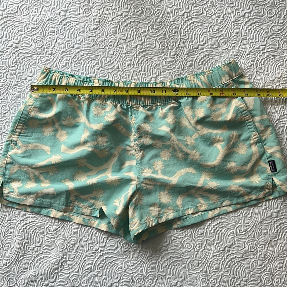 Patagonia NWT Woman’s Barely Baggies Shorts Size XL - Picture 8 of 8